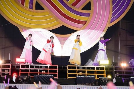 「ももクロ 春の一大事2022 ~笑顔のチカラ つなげるオモイ in 楢葉・広野・浪江 三町合同大会~」の様子。(撮影:増田慶)