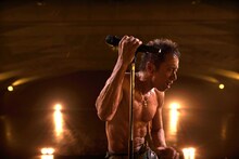 「SIXPAD | Powersuit Core Belt長渕剛」編より。