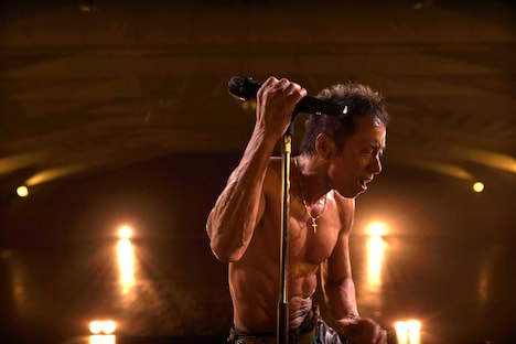 「SIXPAD | Powersuit Core Belt長渕剛」編より。