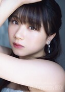 「モーニング娘。9・10期 10th Anniversary BOOK」石田亜佑美カバーバージョンの表紙。
