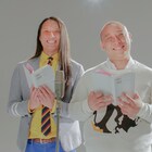 クリープハイプの歌詞をトム・ブラウンが朗読し、漫才も披露