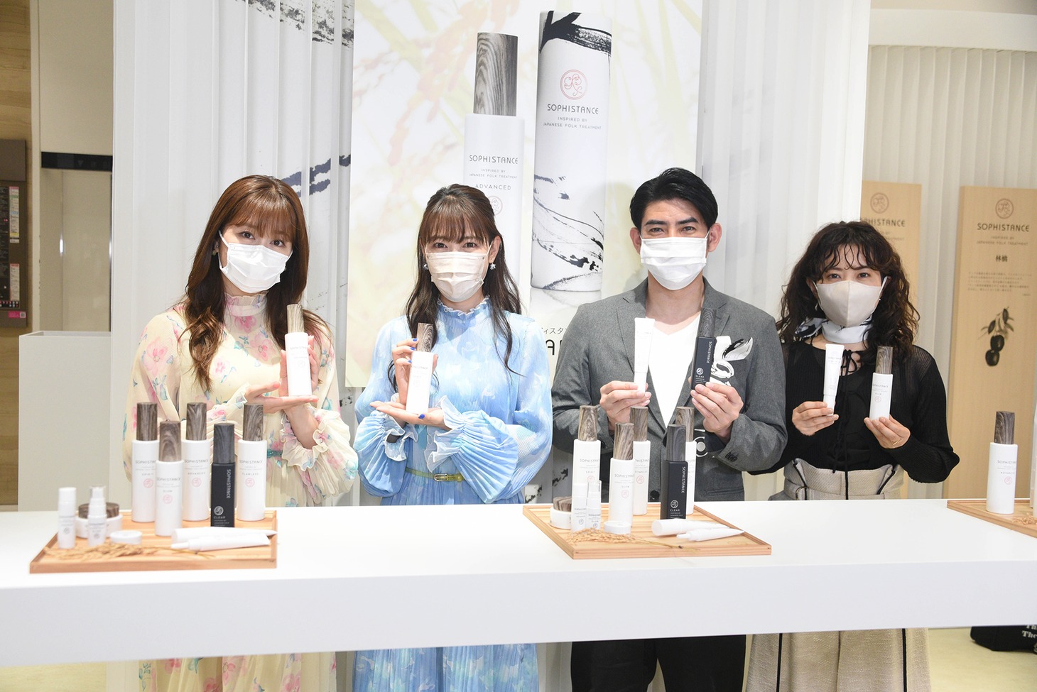 左から佐々木彩夏、高城れに、シウマ、河原れん。