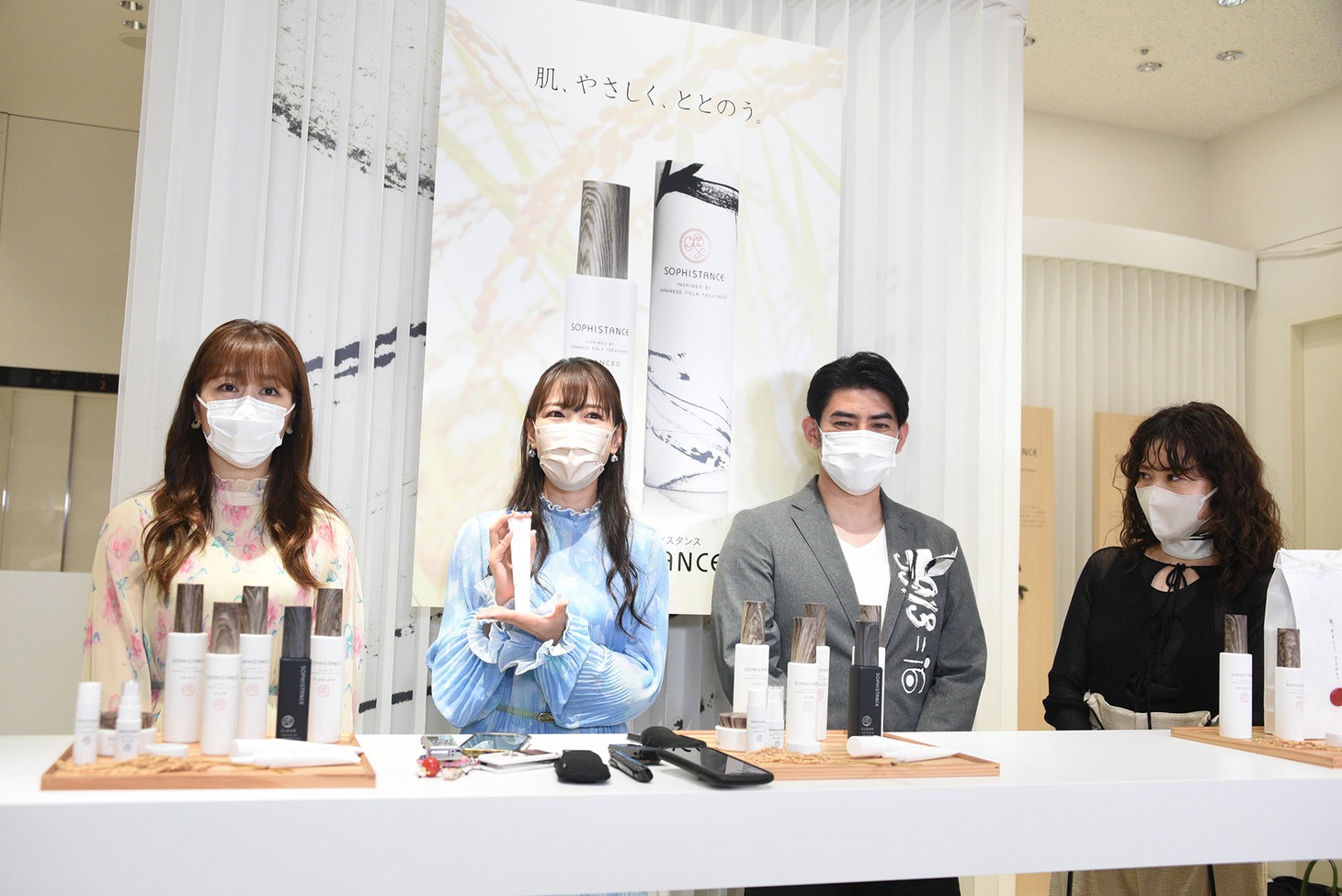 左から佐々木彩夏、高城れに、シウマ、河原れん。
