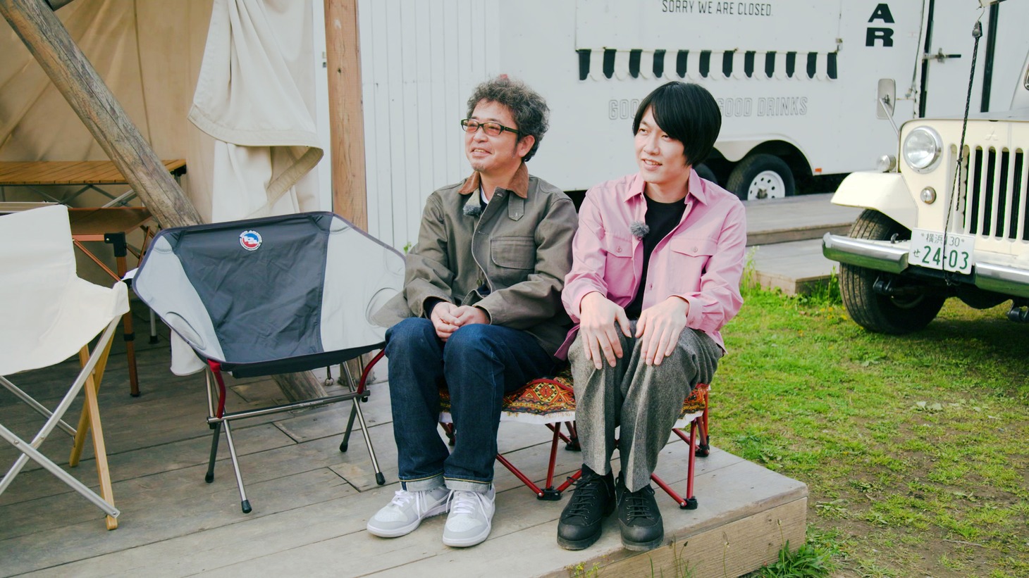 左から奥田民生、山内総一郎（フジファブリック）。