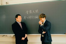 左から田中正勝先生、RIKU。