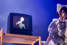 根本凪ソロ公演「月と、真っ赤な目をした兎の夢」の様子。