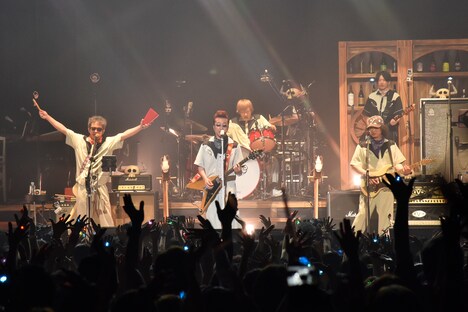 「EBI & UNICORN“狙ったエモノは逃さねぇ”」Zepp DiverCity（TOKYO）公演の様子。（撮影：三浦憲治［ライトサム］）