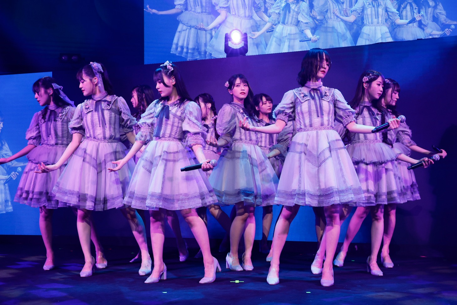 「あの子コンプレックス」を初披露する=LOVE。