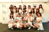 NMB48の囲み取材の様子。