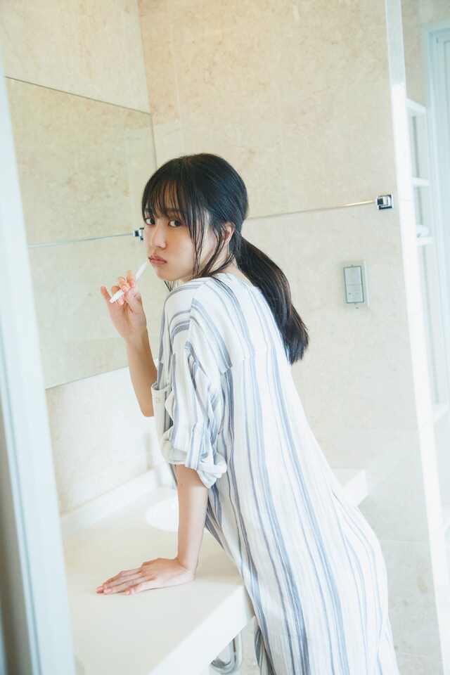 乃木坂46賀喜遥香1stソロ写真集「まっさら」より。（撮影：菊地泰久）