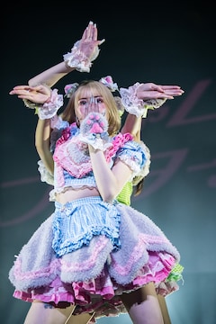 戦慄かなの かてぃ 悪魔のキッス エイプリルフールの嘘がライブで現実に ライブレポート 写真75枚 音楽ナタリー