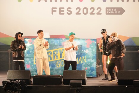 ベリーグッドマンとレイザーラモンのトークの様子。