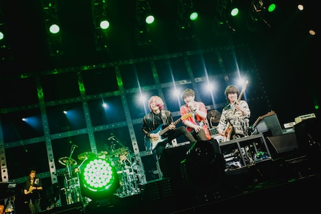 Official髭男dism「Official髭男dism one-man tour 2021-2022 -Editorial-」埼玉・さいたまスーパーアリーナ公演の様子。（Photo by "TAKAHIRO TAKINAMI"）