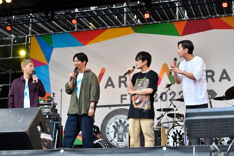 ニューヨーク、くるりのトークの様子。