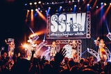 「大阪☆春夏秋冬 2022 TOUR Thanks for 10th ~歌い続ける僕らの唄~」ファイナル公演の様子。(撮影:西槇太一)