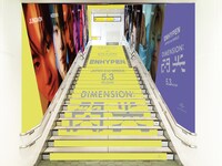 東京・原宿駅に掲出されているENHYPENの広告。 (P)&(C) BELIFT LAB Inc.