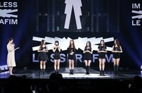 LE SSERAFIMのメディアショーケースの様子。（写真提供：SOURCE MUSIC）