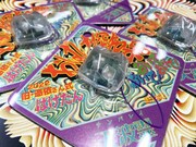 Tempalay「Q / 憑依さん」天国盤付属の“超小型おばけ探知機 ばけたん Tempalay ver.”。