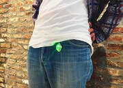 Tempalay「Q / 憑依さん」天国盤付属の“超小型おばけ探知機 ばけたん Tempalay ver.”。