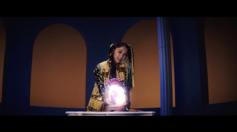 ももいろクローバーZ「MYSTERION」ミュージックビデオより。