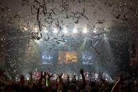 「hide Memorial Day 2022 Sing along Live "Hi-Ho!"」の様子。（撮影：上野宏幸 / 株式会社LINKSOLU）