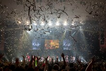 「hide Memorial Day 2022 Sing along Live "Hi-Ho!"」の様子。（撮影：上野宏幸 / 株式会社LINKSOLU）