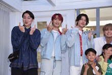 左から金田哲（はんにゃ）、與那城奨、金城碧海、白岩瑠姫。