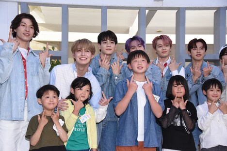 小学生取材会の集合写真。