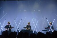 左からSoh Yoshioka（G）、ちばけんいち（DJ）、千葉“naotyu-”直樹（Key）。