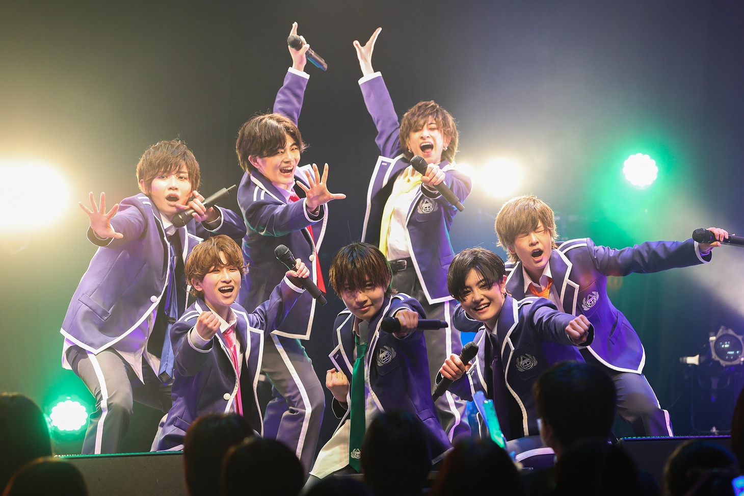 「風男塾 LIVE 2022 ～RESUME～」の様子。（写真提供：テイチクエンタテインメント）