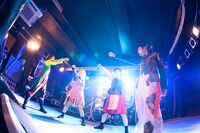 「BiS with STUPiD BOYS for ARABAKI TOUR」宮城・石巻BLUE RESISTANCE公演の様子。（Photo by Kanade Nishikata）