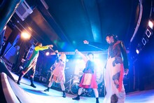 「BiS with STUPiD BOYS for ARABAKI TOUR」宮城・石巻BLUE RESISTANCE公演の様子。（Photo by Kanade Nishikata）