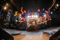 「BiS with STUPiD BOYS for ARABAKI TOUR」宮城・石巻BLUE RESISTANCE公演の様子。（Photo by Kanade Nishikata）