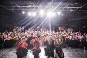 SHUGARお披露目ライブで撮影された記念写真。