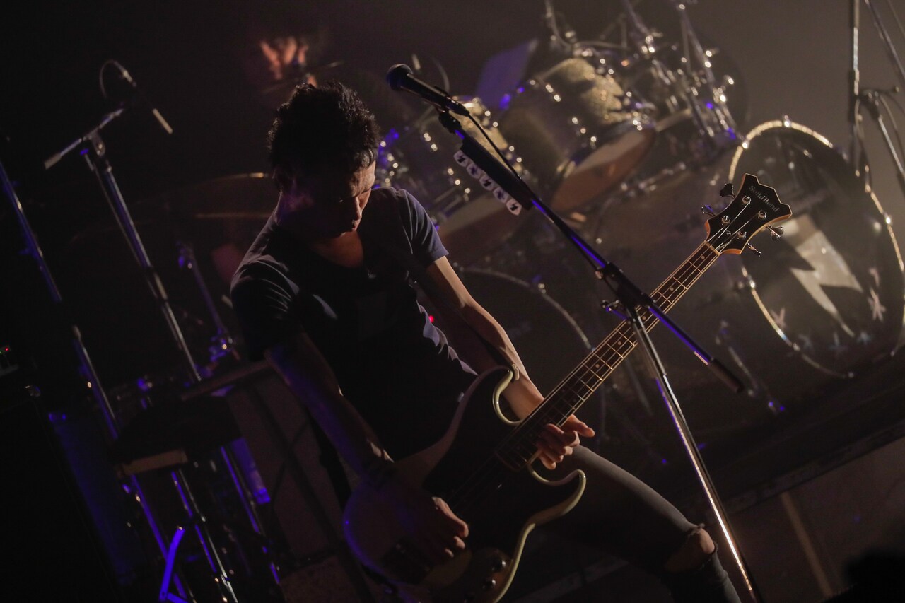 真島昌利（G）（撮影：柴田恵理） [画像ギャラリー 7/9] - 音楽ナタリー