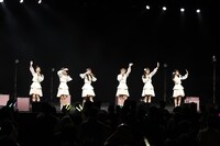 「ukka New Style LIVE TOUR 2022 An encore Show『No cap?』」の様子。（提供：スターダストプロモーション）