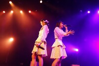 左から葵るり、結城りな。（提供：スターダストプロモーション）