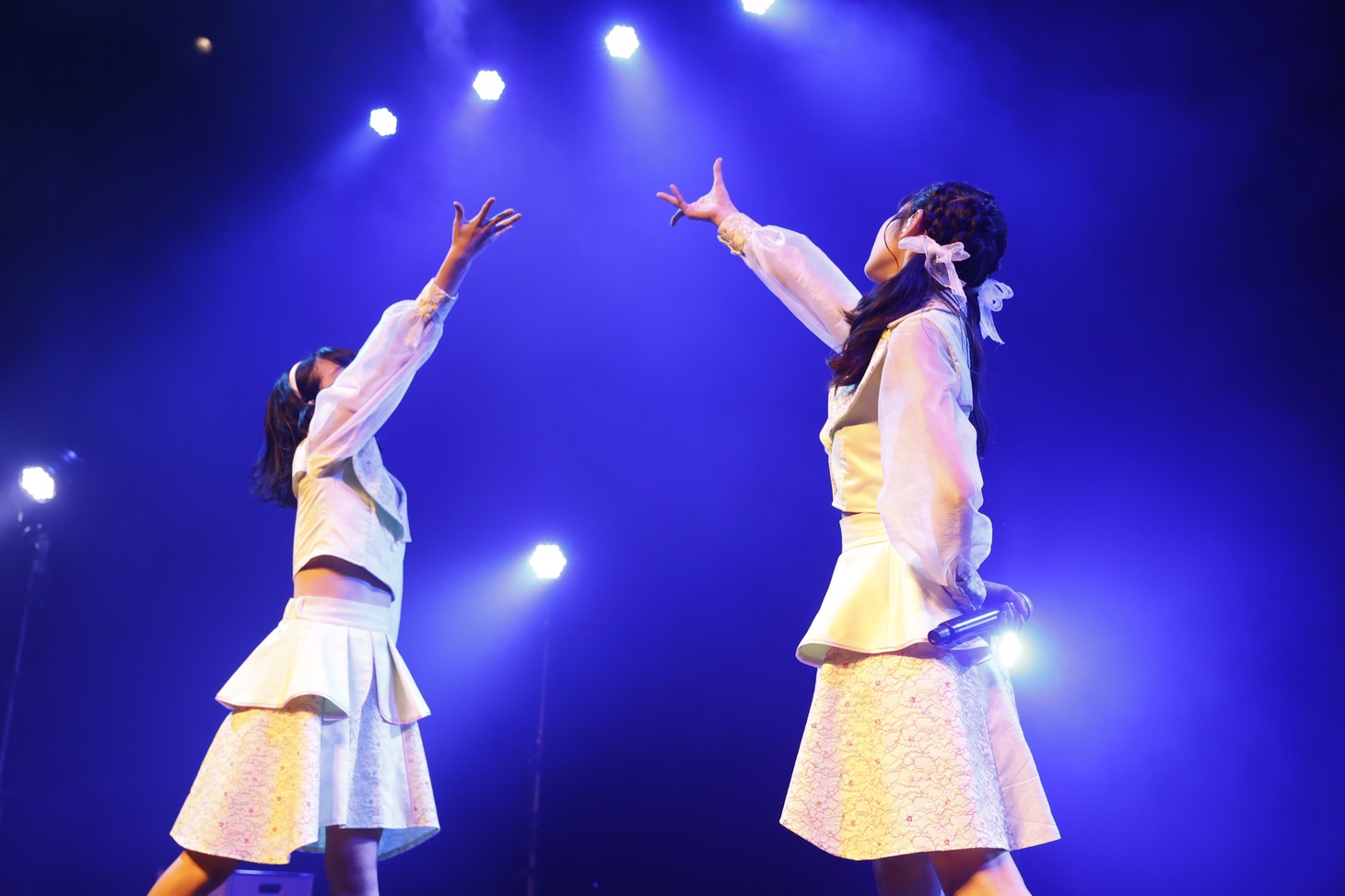 左から結城りな、葵るり。（提供：スターダストプロモーション）