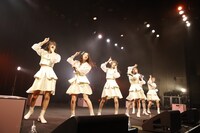 「ukka New Style LIVE TOUR 2022 An encore Show『No cap?』」の様子。（提供：スターダストプロモーション）