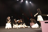 メジャーデビューメジャーデビュー決定の発表を受けて歓喜するukka。（提供：スターダストプロモーション）