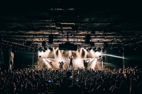 アルルカンの東京・LIQUIDROOM公演の様子。