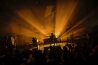 ザ・クロマニヨンズ「ザ・クロマニヨンズ ツアー SIX KICKS ROCK&ROLL」栃木・栃木県教育会館公演の様子。（撮影：柴田恵理）