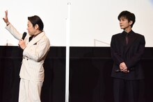 左から阿部サダヲ、岩田剛典（EXILE、三代目 J SOUL BROTHERS from EXILE TRIBE）。