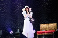 嫗役の中村朱里。