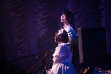 相沢梨紗（上）と根本凪（下）。