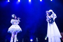 根本凪（左）と中村朱里（右）。