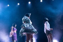 左から大和明桜、根本凪、鶴見萌。