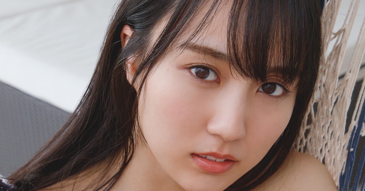 乃木坂46賀喜遥香1st写真集より新たな封入特典絵柄公開、紺色水着で 