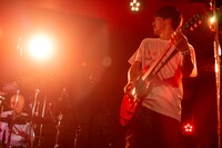 荒井岳史（Vo, G）（Photo by Kanade Nishikata）