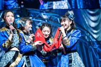 全員でタオルを嗅ぐ東京女子流。